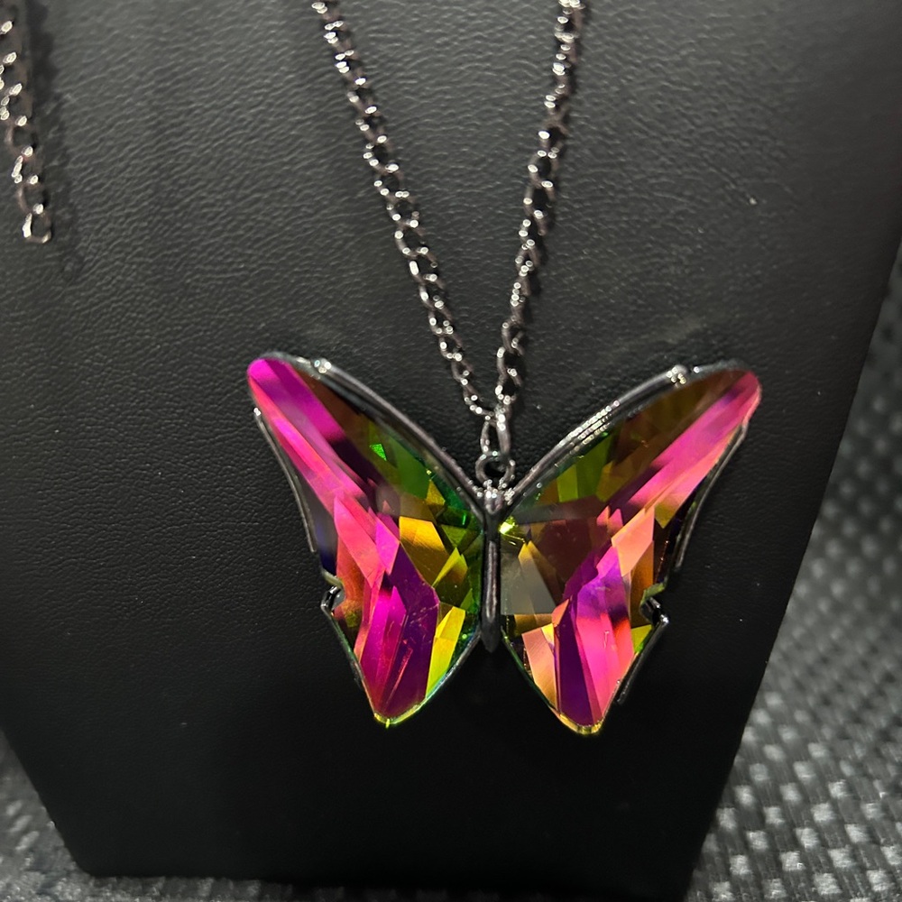 Paparazzi The Social Butterfly Effect Colorful Pendant Necklace
